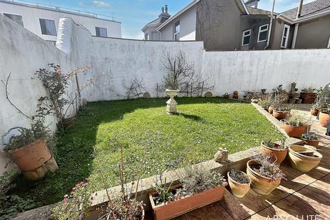 2 bedroom flat to rent, 4 Antony Court, Esplanade Road, Paignton, TQ4 6DZ