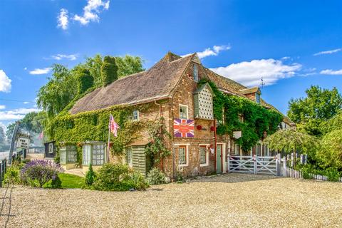 3 bedroom semi-detached house for sale, Mill Street, Corfe Mullen, Wimborne