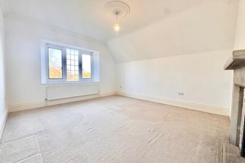 3 bedroom terraced house to rent, Canterbury Road, Westgate-on-Sea, Kent, CT8