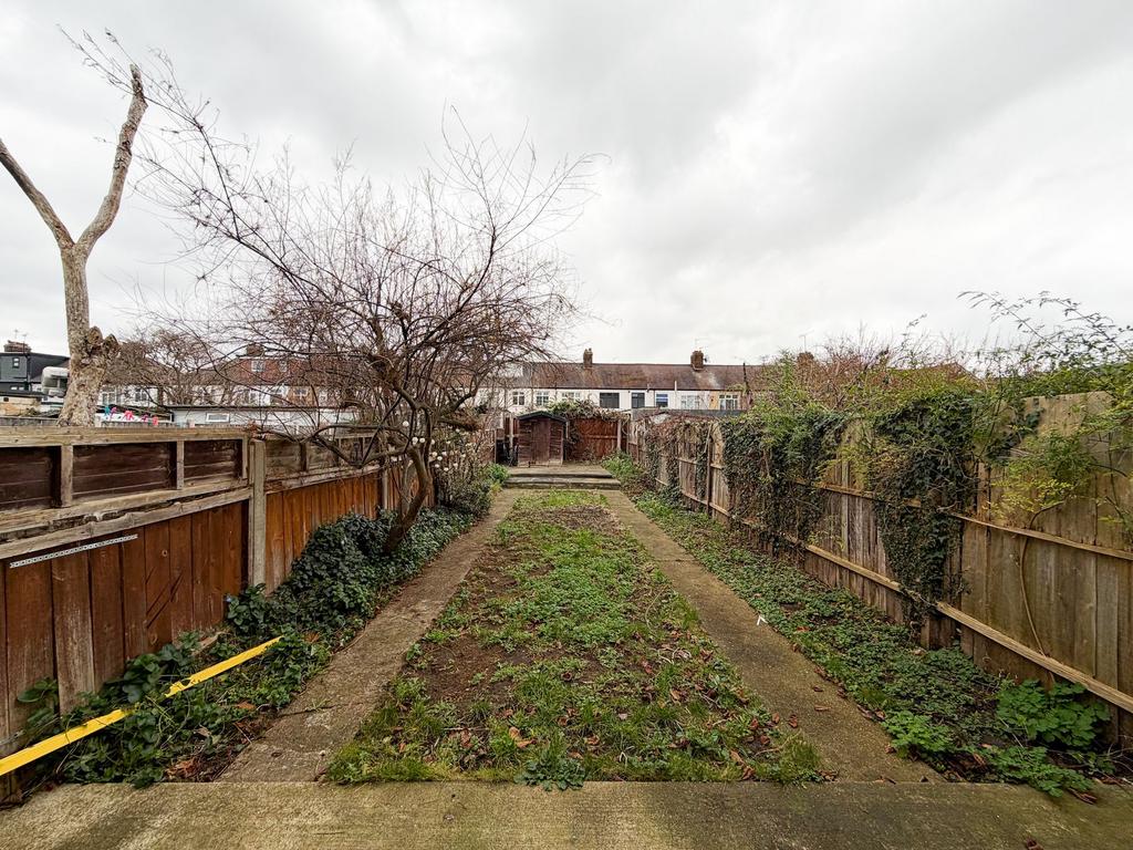 Sanderstead Rd E10