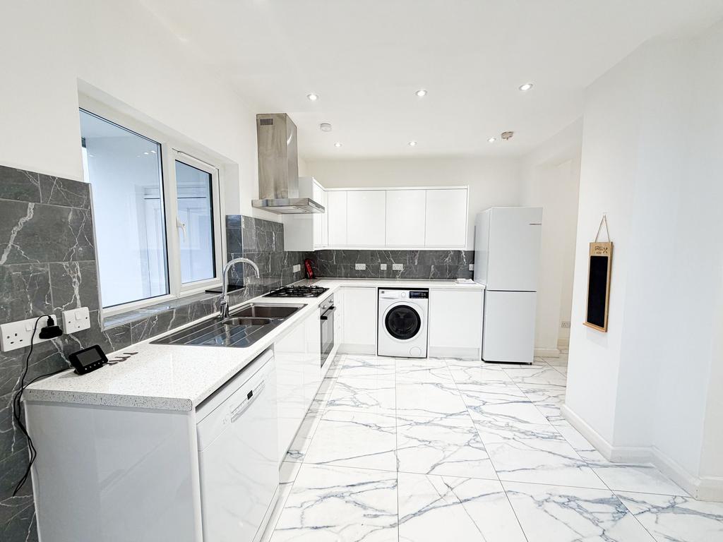 Sanderstead Rd E10