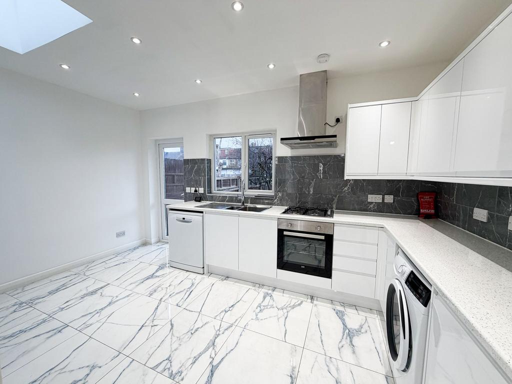 Sanderstead Rd E10