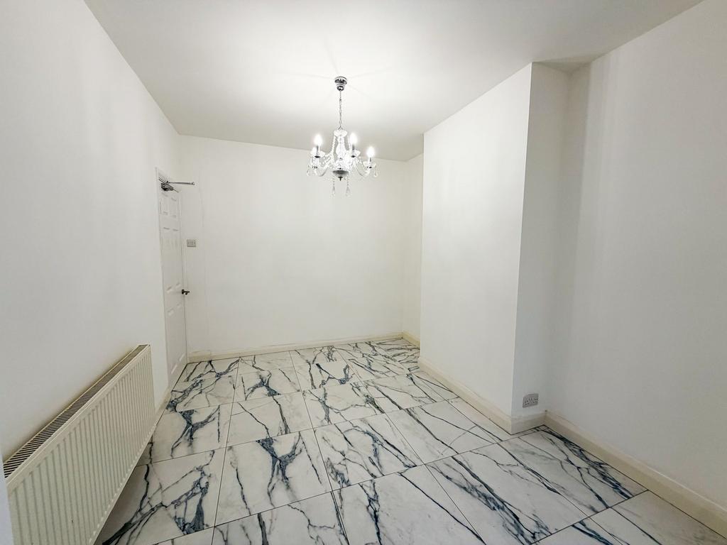 Sanderstead Rd E10