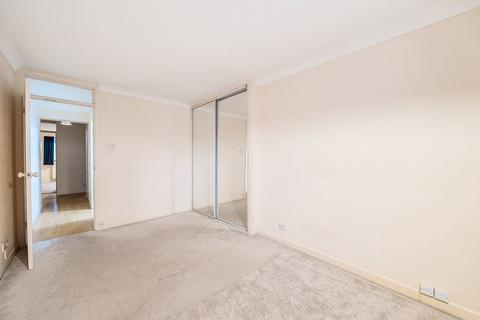 2 bedroom apartment for sale, Gable End, Clockhouse Road, Farnborough, Hampshire, GU14