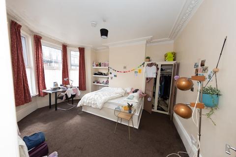 undefined, Delph Mount, Leeds LS6