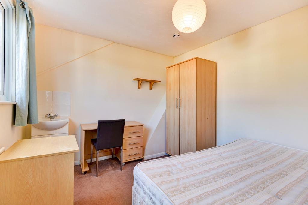 Bright, simply furnished double bedroom with a ...