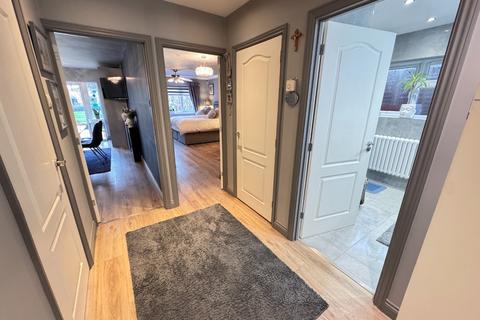 3 bedroom detached bungalow for sale, Wadhurst Avenue, Luton, Beds, LU3 1UH