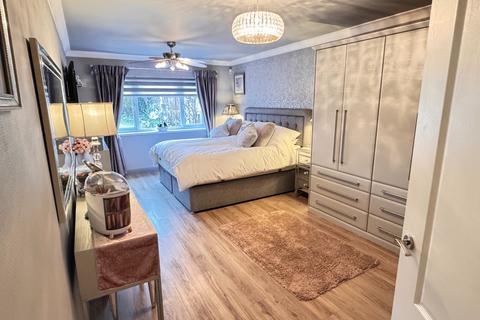 3 bedroom detached bungalow for sale, Wadhurst Avenue, Luton, Beds, LU3 1UH