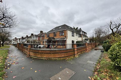 undefined, Spring Grove Road, Isleworth TW7