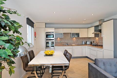 3 bedroom flat to rent, Rubislaw Square, Aberdeen, AB15