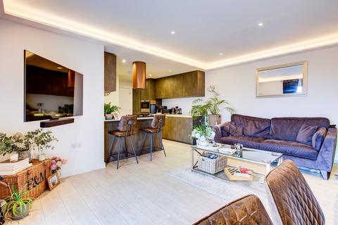 2 bedroom flat for sale, London Road, Leigh-on-sea, SS9