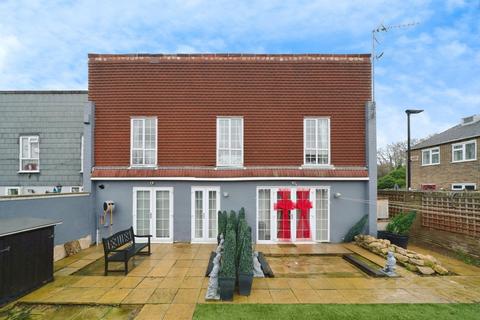undefined, Pentelow Gardens, Feltham TW14