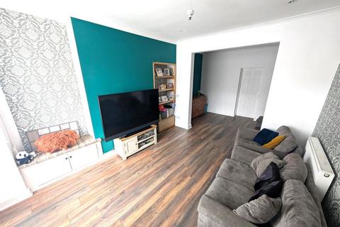2 bedroom house for sale, Leads Road, Hull