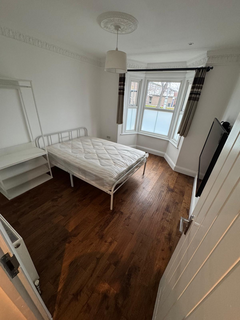 1 bedroom in a house share to rent, Staines Road, Feltham TW14