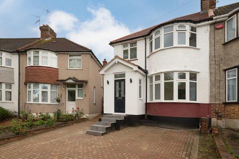 3 bedroom flat to rent, Hillside Crescent, Harrow HA2