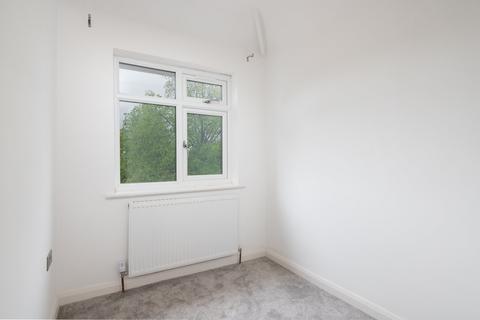 3 bedroom flat to rent, Hillside Crescent, Harrow HA2