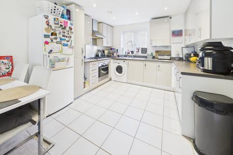 undefined, Kenyon Way, Langley, Berkshire, SL3