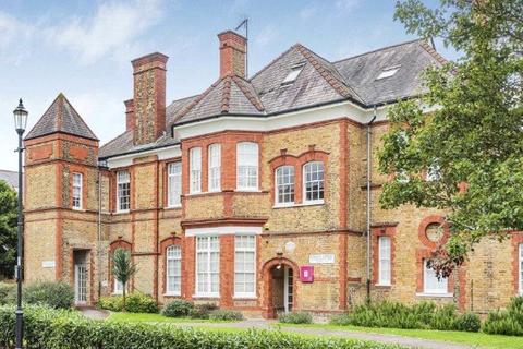 2 bedroom apartment to rent, Pennington Drive, London, N21