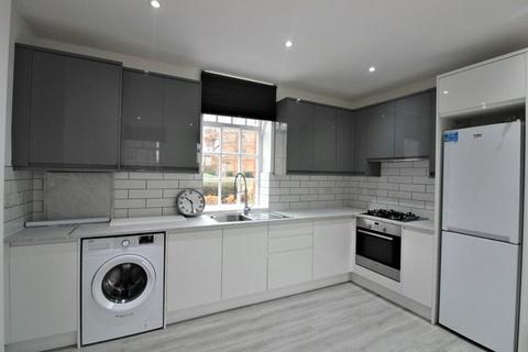 2 bedroom apartment to rent, Pennington Drive, London, N21