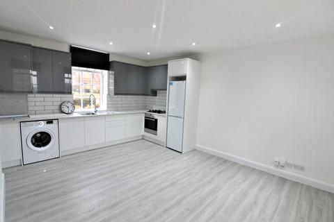 2 bedroom apartment to rent, Pennington Drive, London, N21