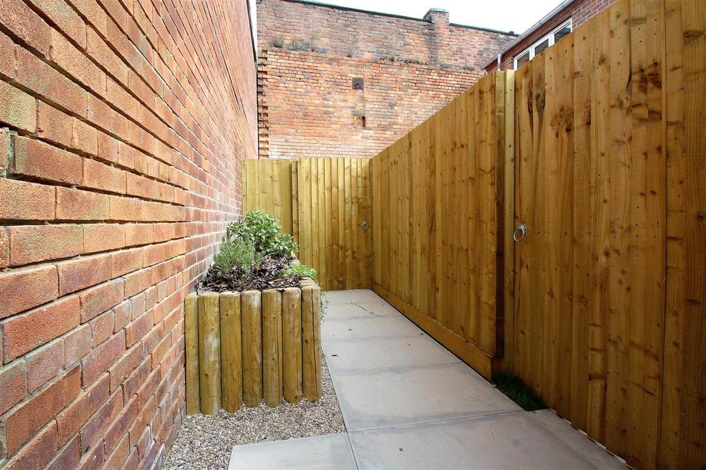 Daybrooke Street, 8 - Back access to both Gardens.
