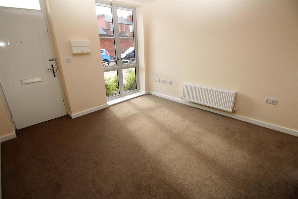Daybrooke Street, 8 - Living Room.JPG