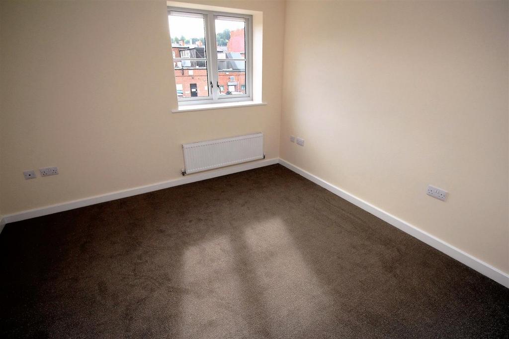 Daybrooke Street, 8 - Bed One (2).JPG