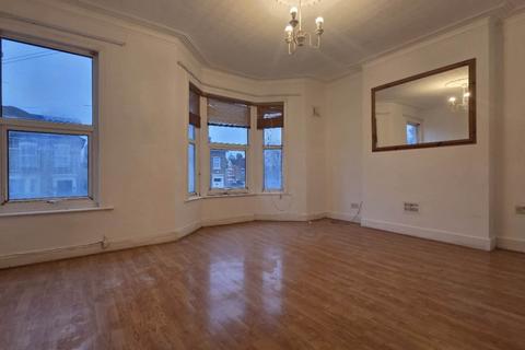 2 bedroom flat to rent, Crescent Road, Plaistow, E13 0LU