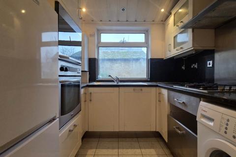 2 bedroom flat to rent, Crescent Road, Plaistow, E13 0LU