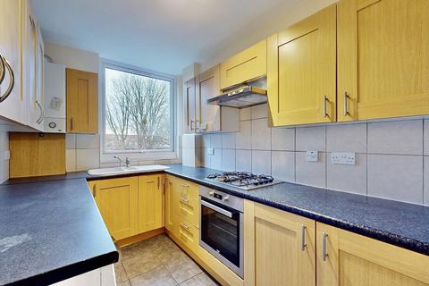 2 bedroom flat to rent, Ham Street, TW10