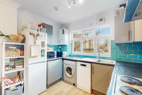 3 bedroom flat to rent, Kilburn Lane, London W9