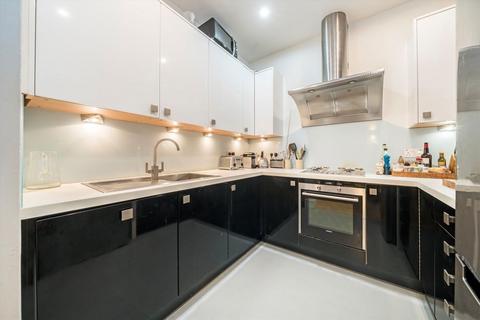 3 bedroom terraced house to rent, Malvern Mews, London NW6