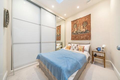 3 bedroom terraced house to rent, Malvern Mews, London NW6
