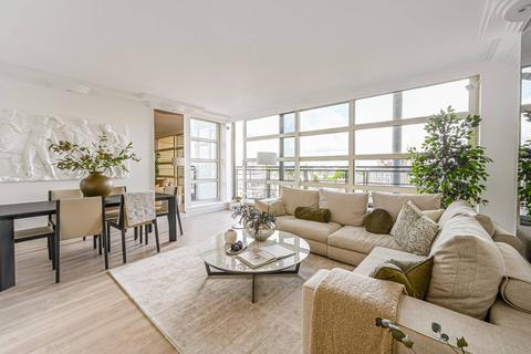 3 bedroom flat to rent, Buckingham Palace Road, Victoria, London, SW1W