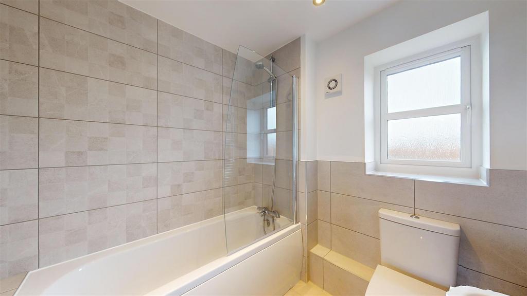 Salt Crescent 25, Baschurch Bathroom.jpg