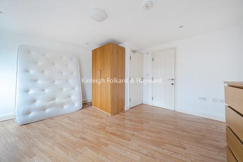 3 bedroom property to rent, Tottenham Lane, London, N8