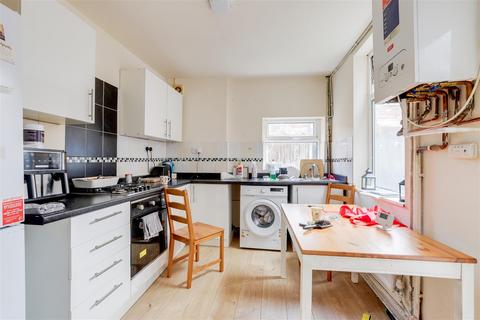 2 bedroom terraced house for sale, Kimbolton Avenue, Lenton NG7
