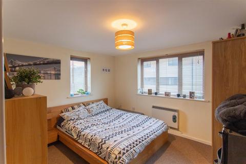 2 bedroom apartment to rent, Waters Edge, Haverhill CB9