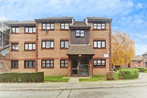 undefined, Lowry Crescent, Mitcham CR4
