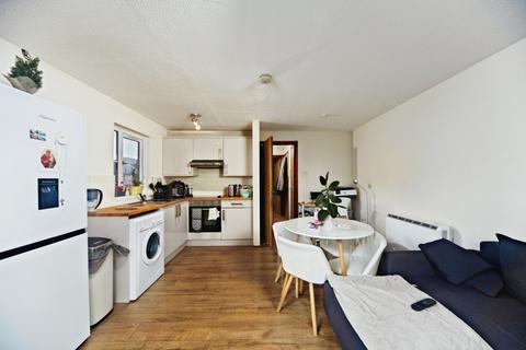 undefined, Lowry Crescent, Mitcham CR4