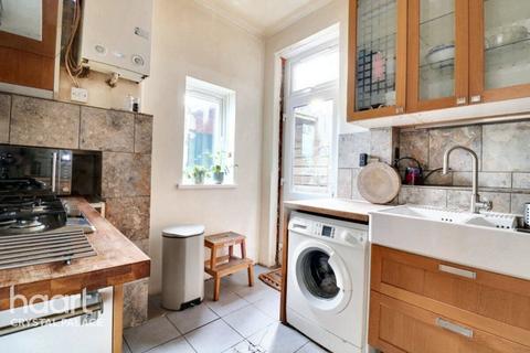 3 bedroom detached house for sale, Grecian Crescent, London
