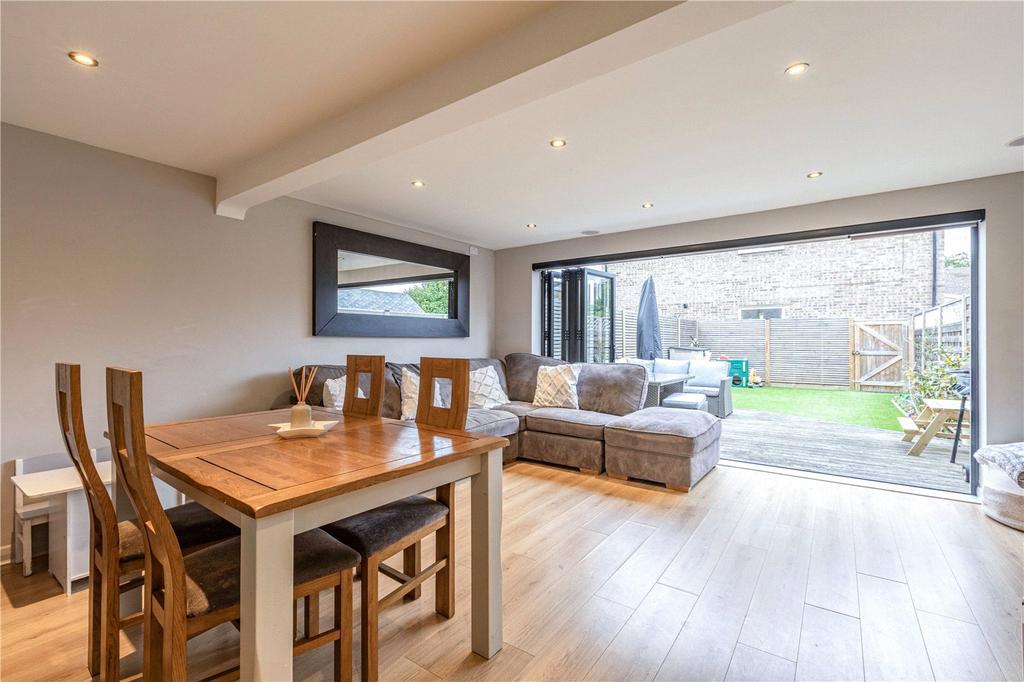 Living/Dining Area