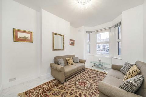 1 bedroom flat for sale, Mossbury Road, London SW11