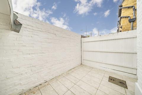 1 bedroom flat for sale, Mossbury Road, London SW11