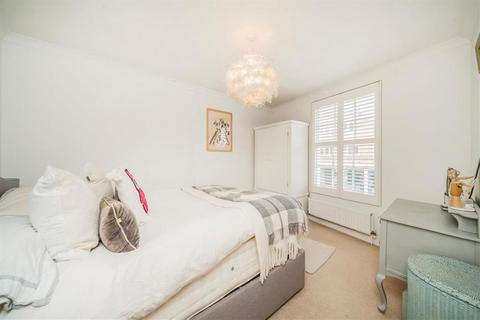 undefined, Adelina Grove, London E1