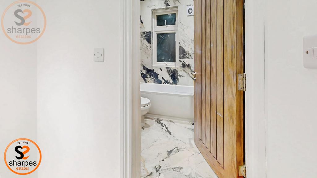 01ec6095-qqwp Q15 VErs-Bathroom