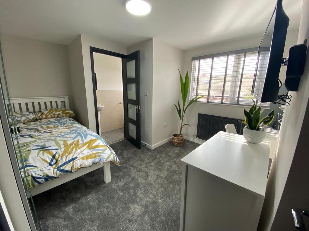 Bright, modern double bedroom with a comfortabl...