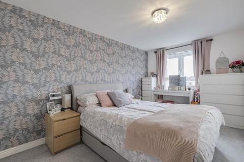 2 bedroom flat for sale, Saxstead Rise, Leeds, West Yorkshire, LS12