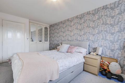 2 bedroom flat for sale, Saxstead Rise, Leeds, West Yorkshire, LS12