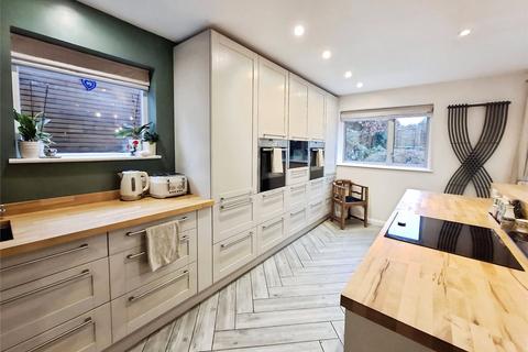 5 bedroom detached house for sale, Coleridge Avenue, Yateley, Hampshire
